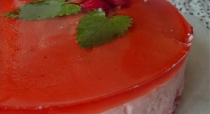 Торт-мусс с клубничным йогуртом