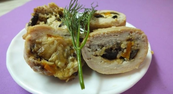 Рулетики куриные с сыром и грибами