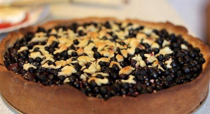 Чернично-вишневый пирог