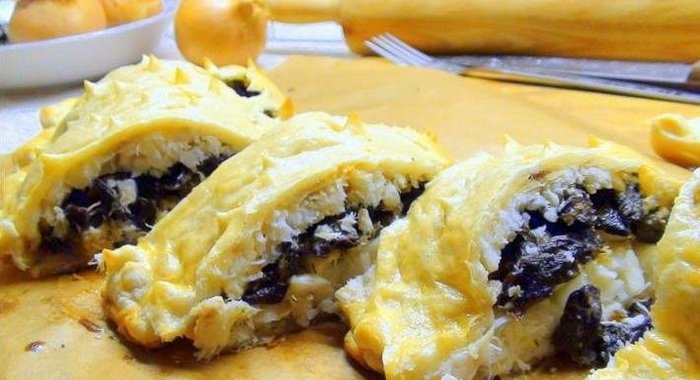 Пирог с треской из слоеного теста