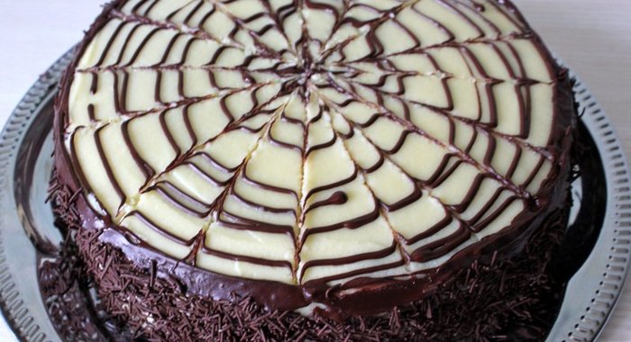 Торт «Эстерхази» с шоколадной паутинкой