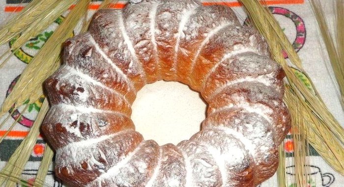 Дрожжевой кекс с изюмом