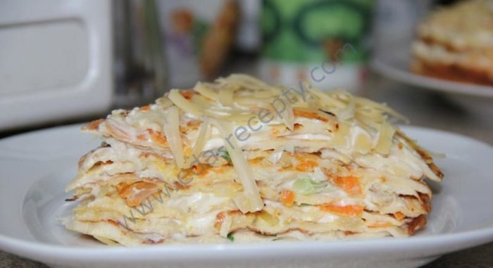 Закусочный торт из яичных блинчиков