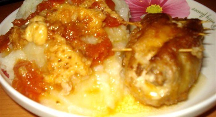 Рулеты из куриных бедер со сладким перцем и сыром