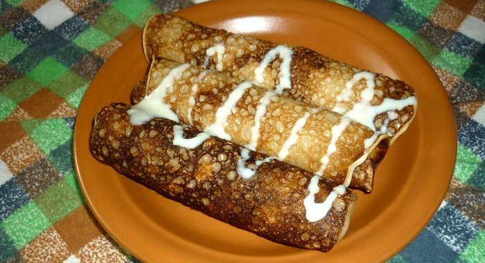 Шоколадные блинчики с персиками