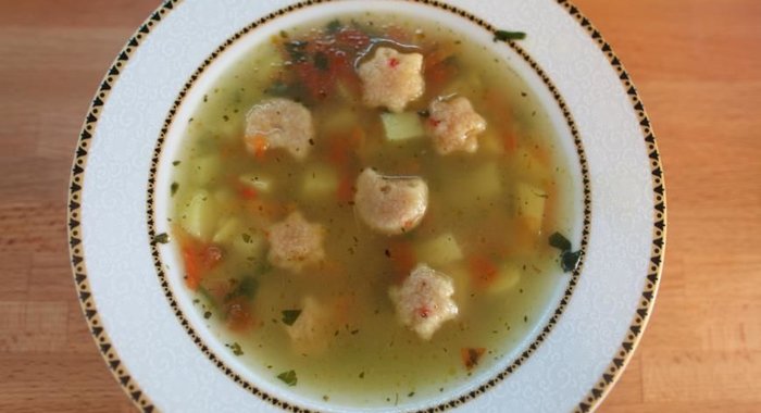 Картофельный суп с острыми клецками карри