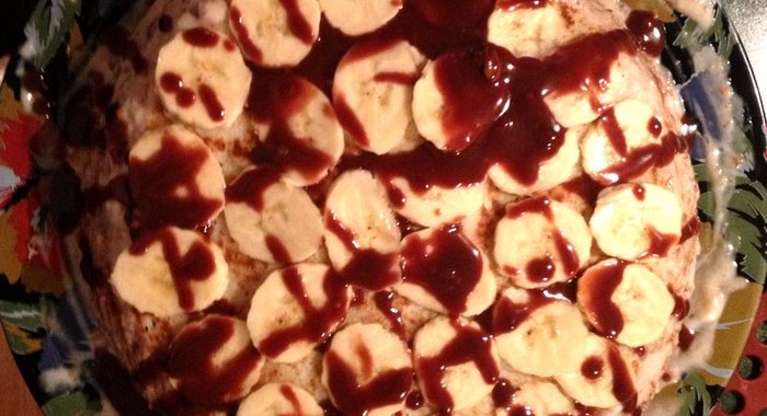 Блинный торт с бананами и банановым кремом