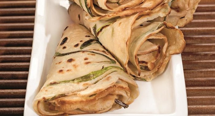 Блины с зеленым луком