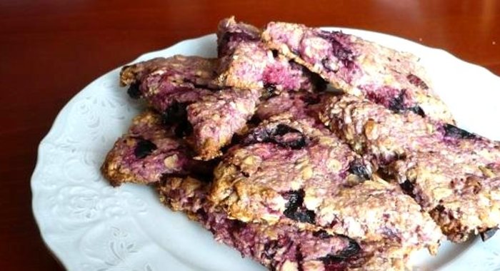 Овсяные сконы со смородиной