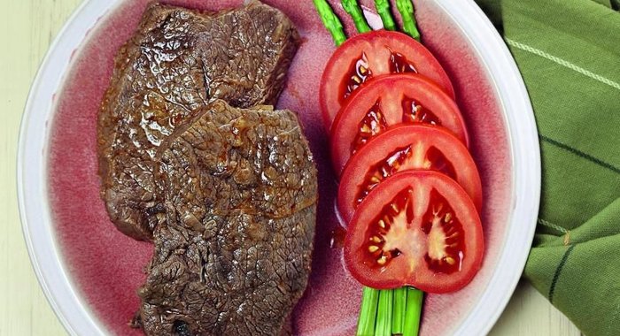 Тушенные в луке стейки