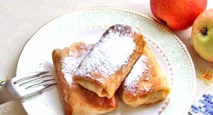 Блинчики с яблоками и корицей
