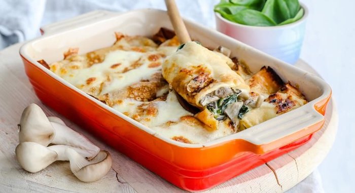 Блинчики с грибами, шпинатом и сыром