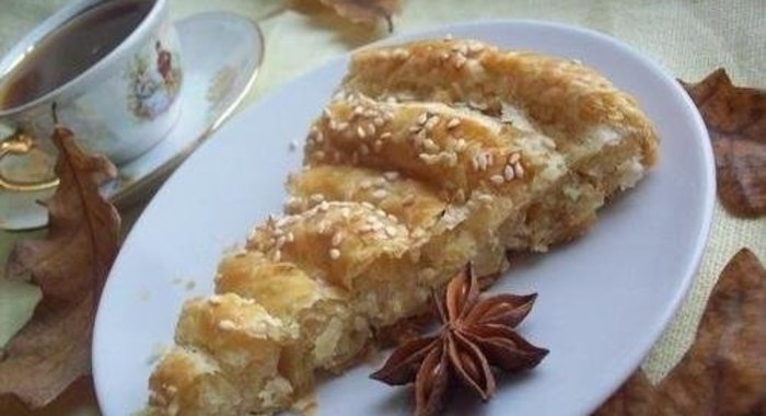 Слоеный пирог с сыром