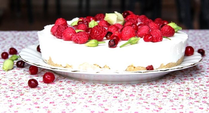 Чизкейк с летними ягодами