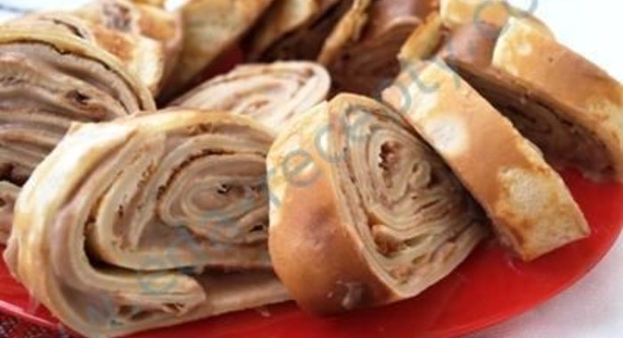 Блинный рулет с шоколадным кремом