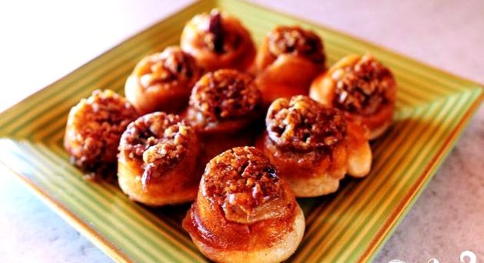 Мини-булочки с орехами