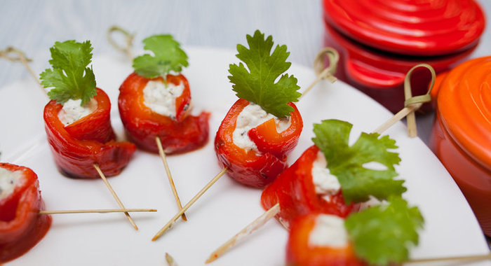 Рулетики из запеченного перца