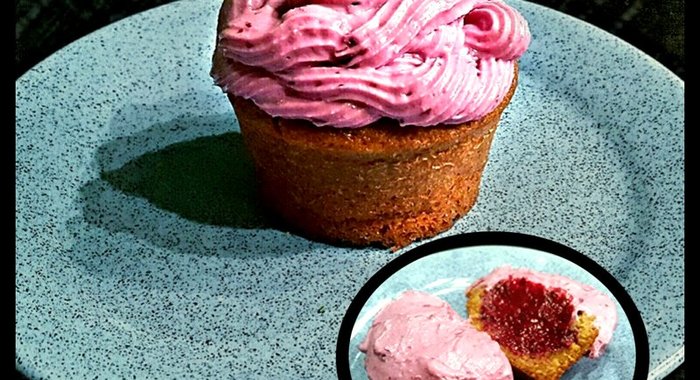 Капкейки с черной смородиной