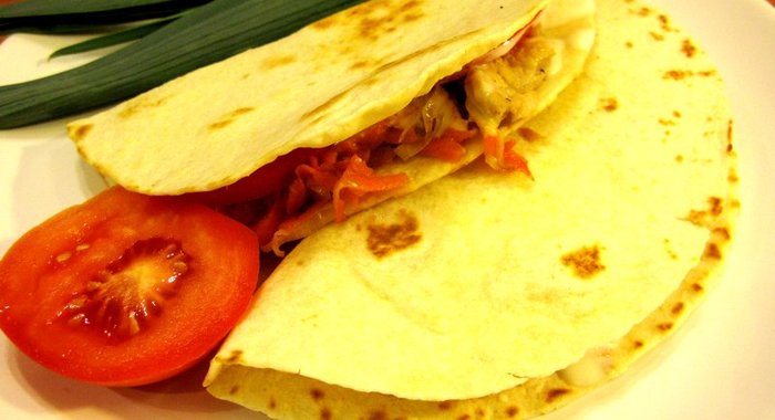 Тортилья с курицей и овощами