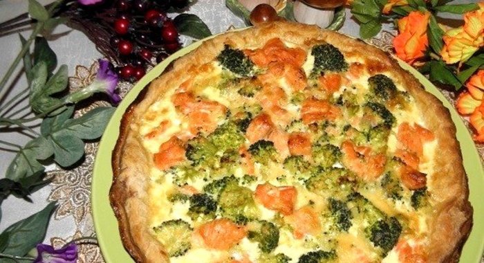 Киш с семгой и брокколи