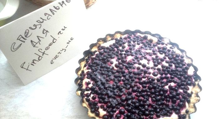 Пирог с творогом и черной смородиной