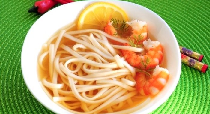 Пшеничная лапша с креветками