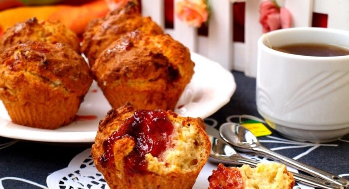 Маффины с джемом на сметане
