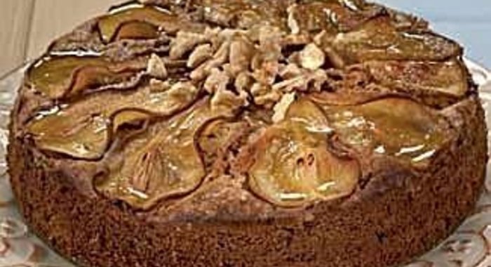 Грушевый пирог с грецкими орехами