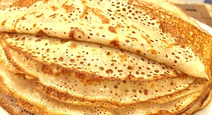 Тонкие блинчики на кефире с кипятком