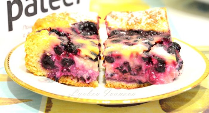 Черничный пирог на творожном тесте со сметанной заливкой