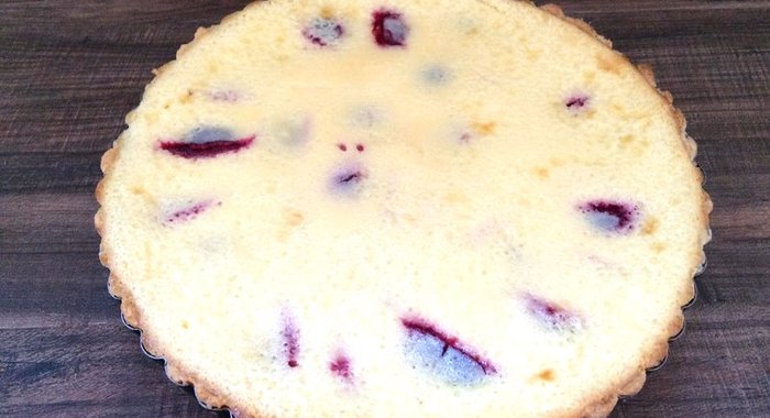 Заливной сливовый пирог