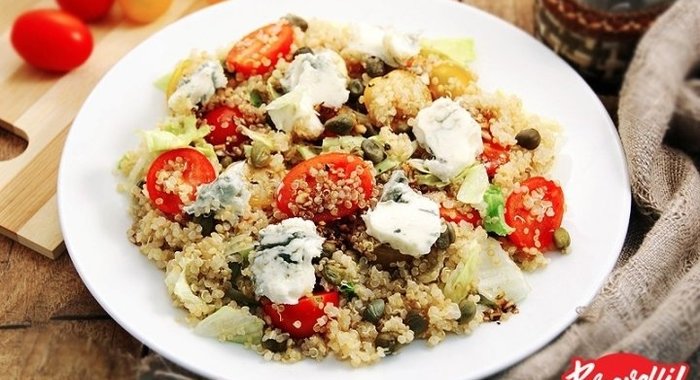 Шарики творожные с вишневым соусом