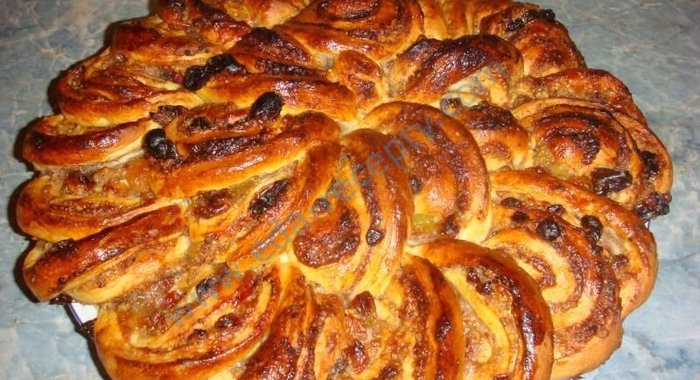 Дрожжевой рулет с изюмом Бабушкина салфетка