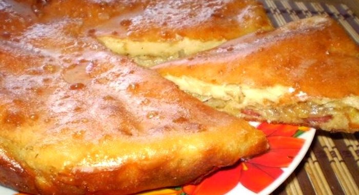 Пирог с капустой и колбасками