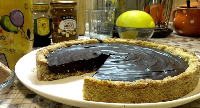 Торт из миндального теста с шоколадным ганашем