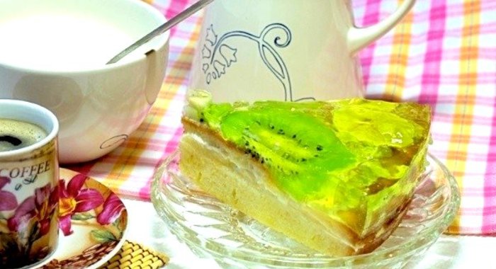 Торт с желе и фруктами