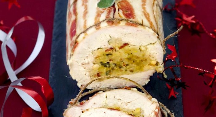 Рулет из индейки с ореховой начинкой