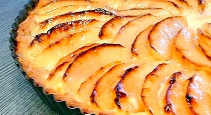 Яблочный тарт со сметаной