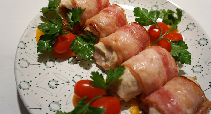 Куриные рулетики в беконе