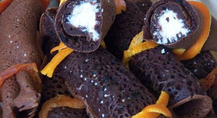 Шоколадные блины с творожной начинкой