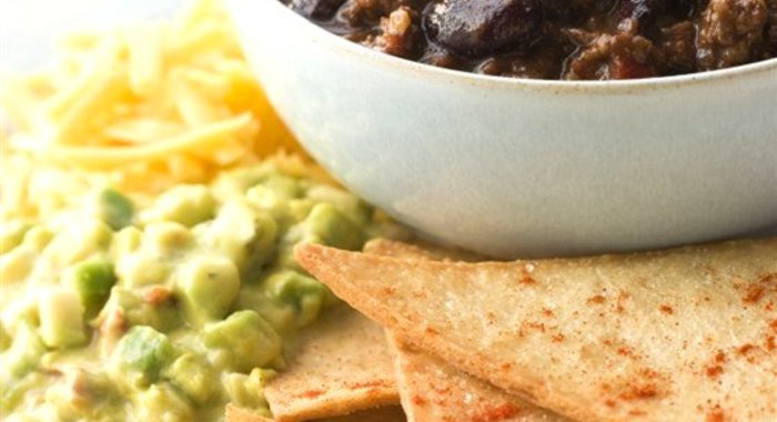 Чили кон карне с тортильями