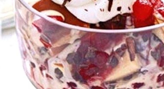 Рождественский ягодный трифл