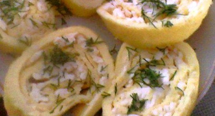 Яичный рулет с грецкими орехами