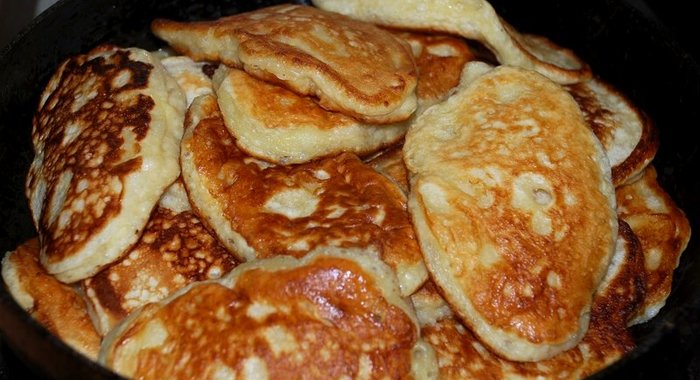 Оладушки на кефире с яблоками