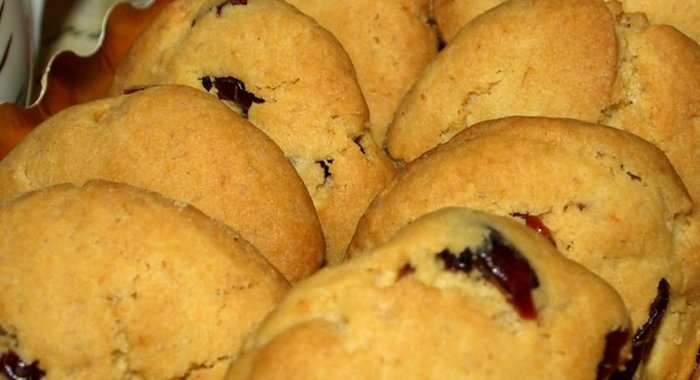 Апельсиновое печенье с вяленой клюквой