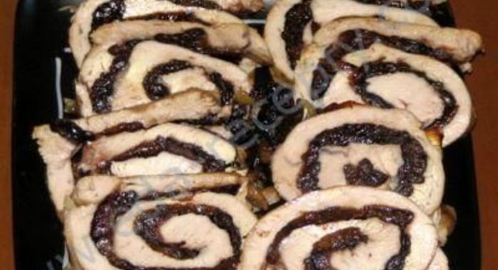 Мясной рулет с черносливом