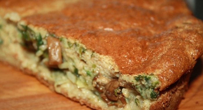 Заливной цельнозерновой пирог с капустой и опятами на греческом йогурте