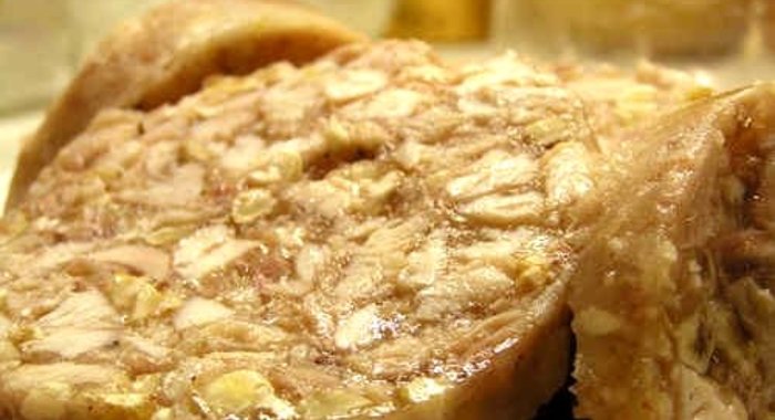 Куриный рулет в бутылке