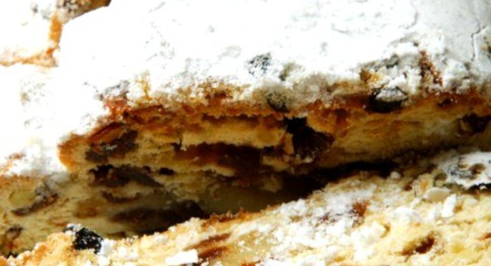 Немецкий рождественский штоллен с изюмом