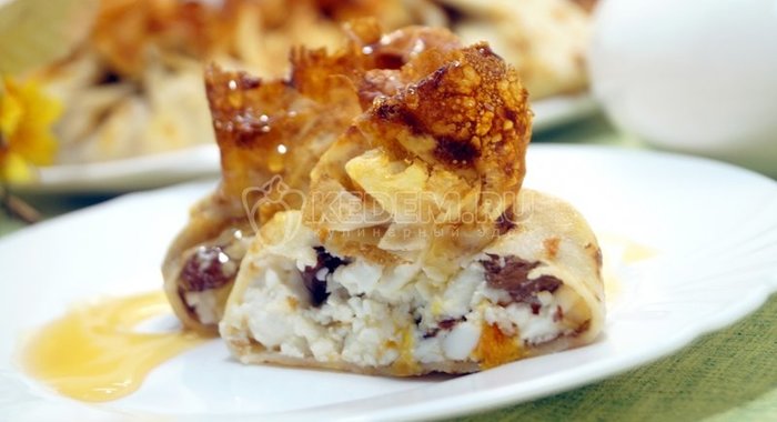 Блинные узелки с творожной начинкой